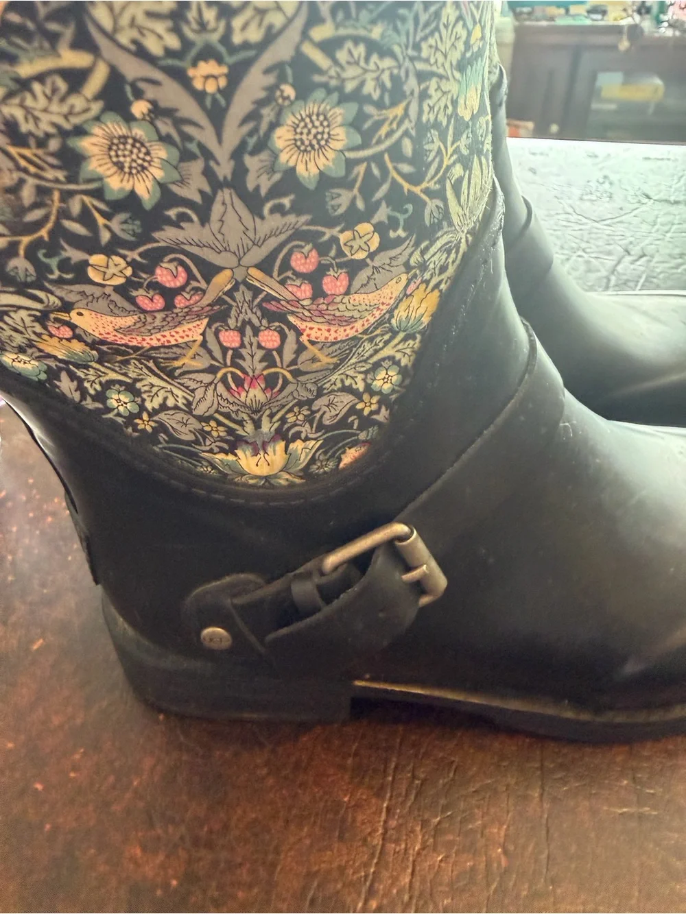UGG Women’s Rain Boots Floral Bird Print Waterproof Rubber Boots Size 6 EU 37